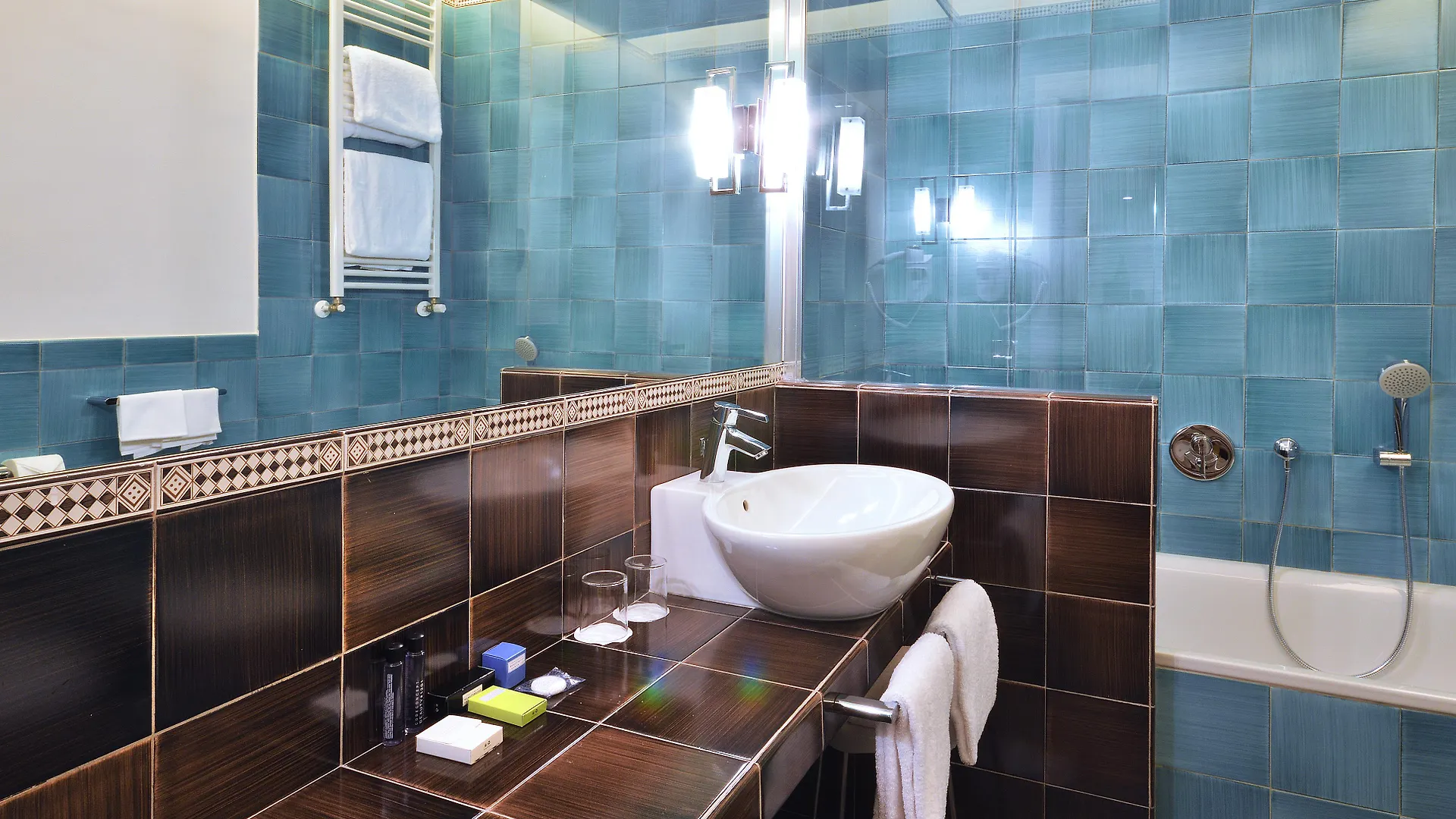 Hotel Palazzo Esedra Neapel 4*,  Italien